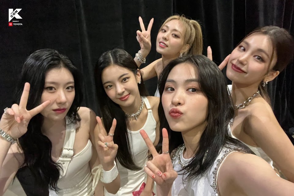 kcon itzy twt